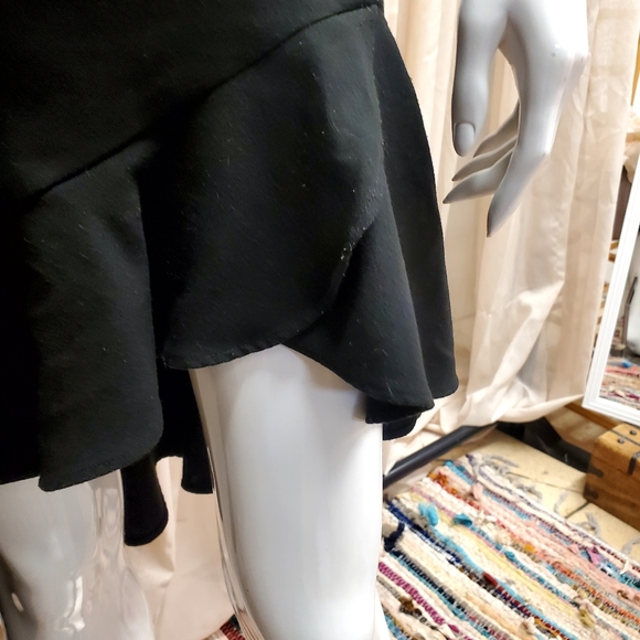 Stradivarius Black Assymetrical skirt - Picture 5 of 7